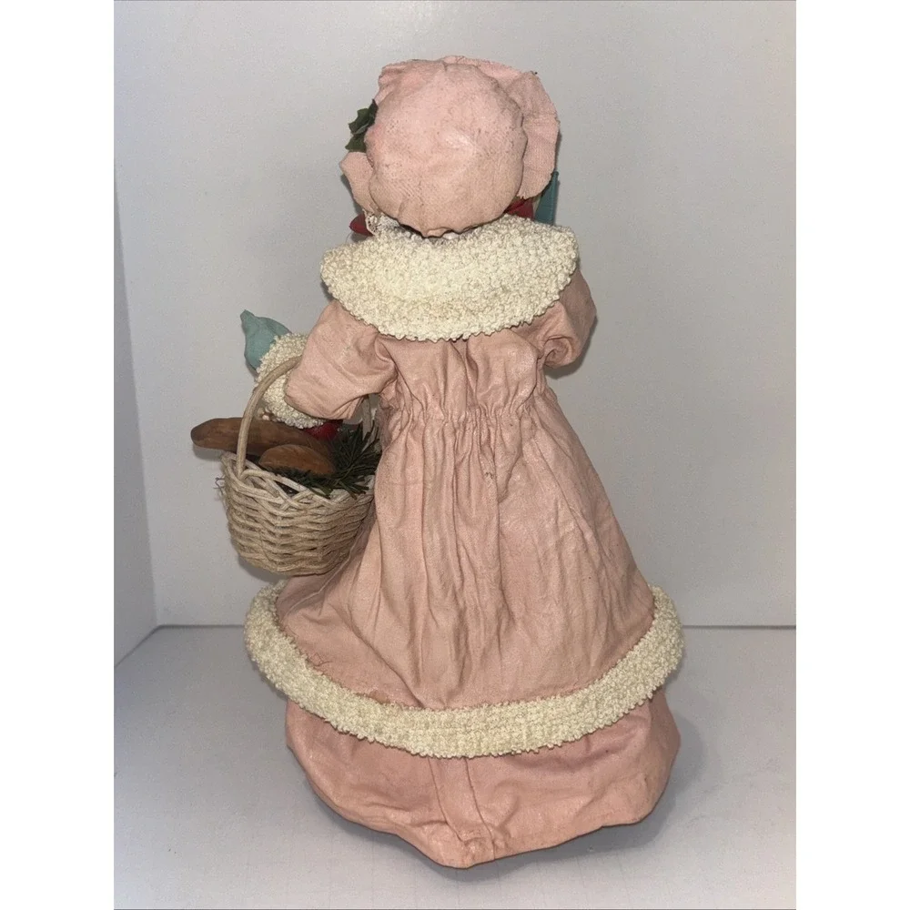 CLOTHTIQUE Possible Dreams 1989 CHRISTMAS Caroler Holiday Decor 8.5